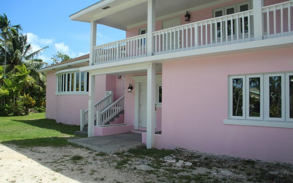 /listing-full-duplex-in-john-f-kennedy-drive-70955.html from Coldwell Banker Bahamas Real Estate